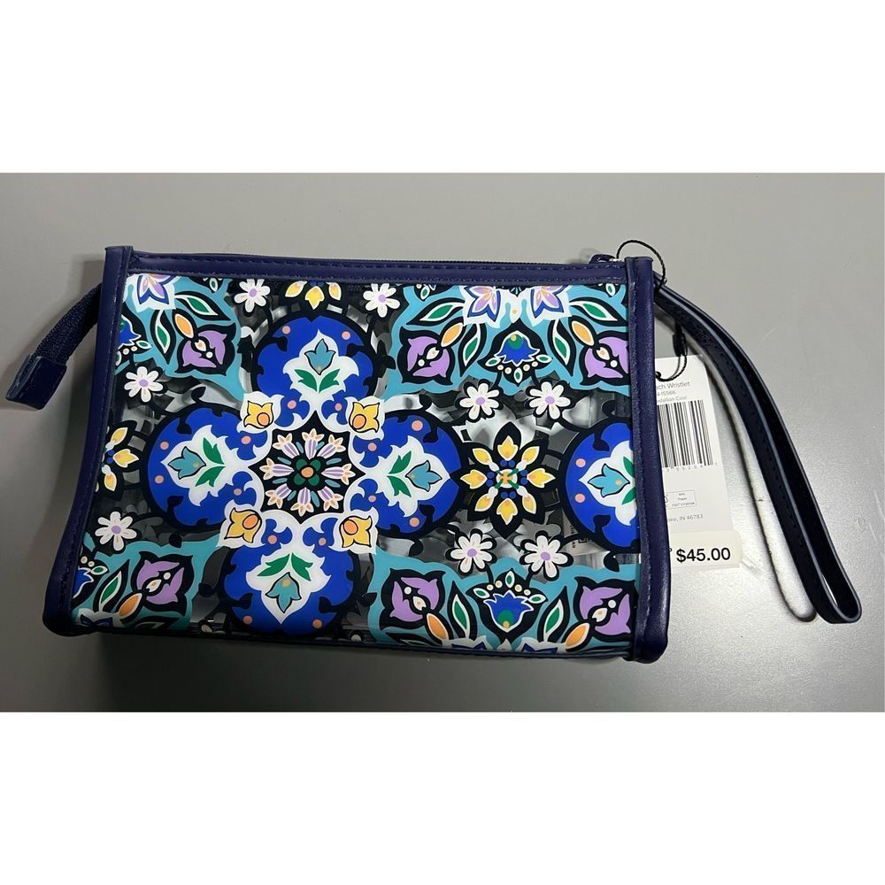 Vera Bradley *Libson Medallion Cool* Clear Beach Wristlet. NWT